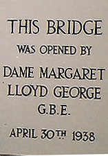 images/schoolbridge_plaque.jpg