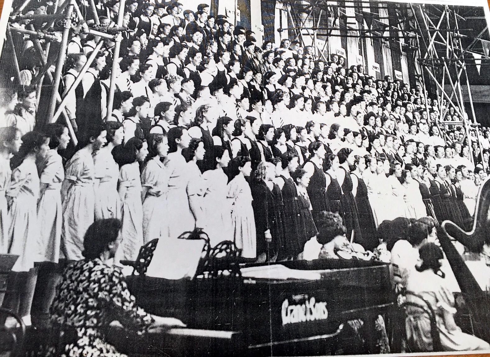 images/1949_eisteddfod_choir_small.jpg